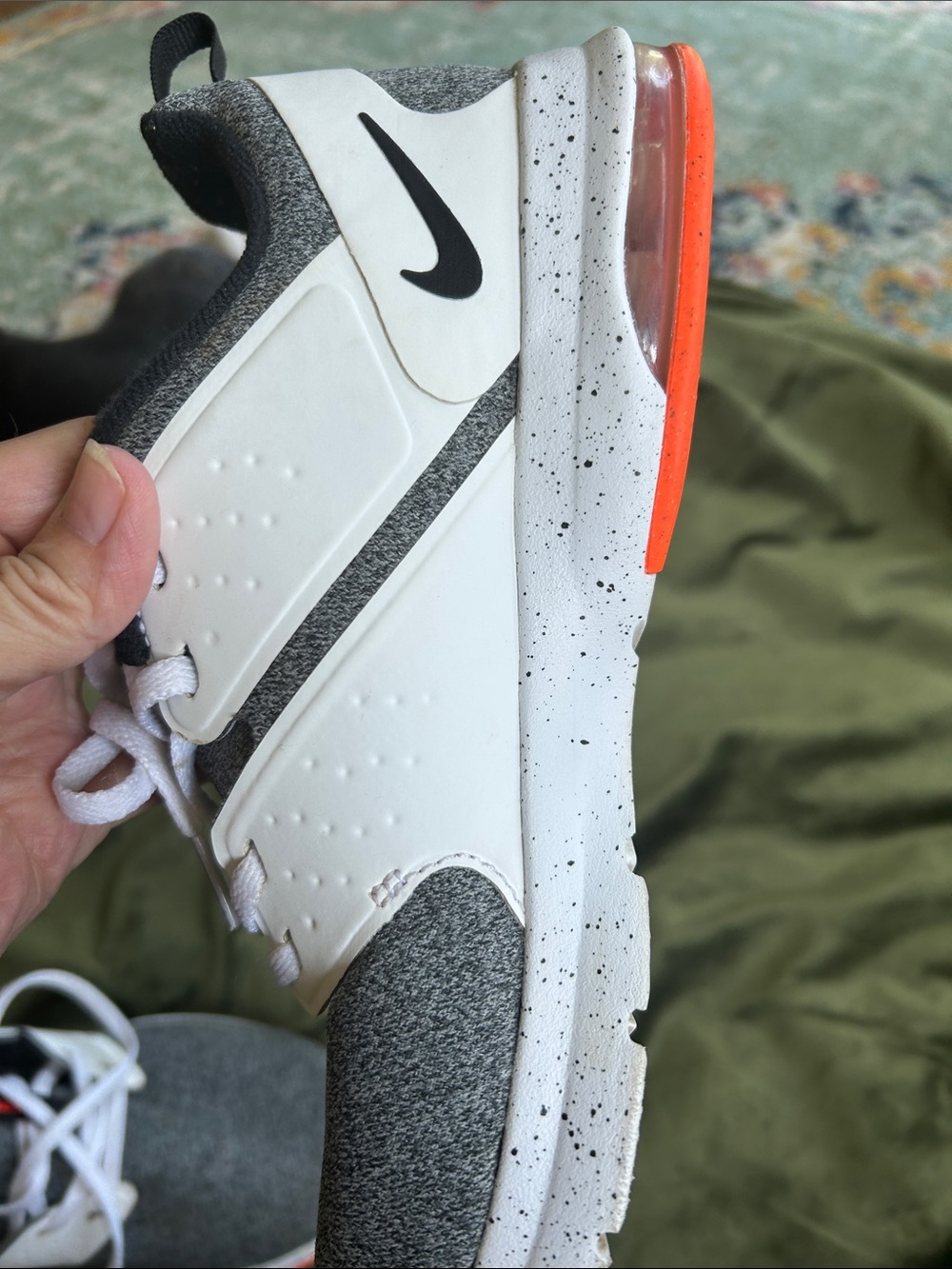 Nike women’s training sneaker. Size 9 - Picture 7 of 8